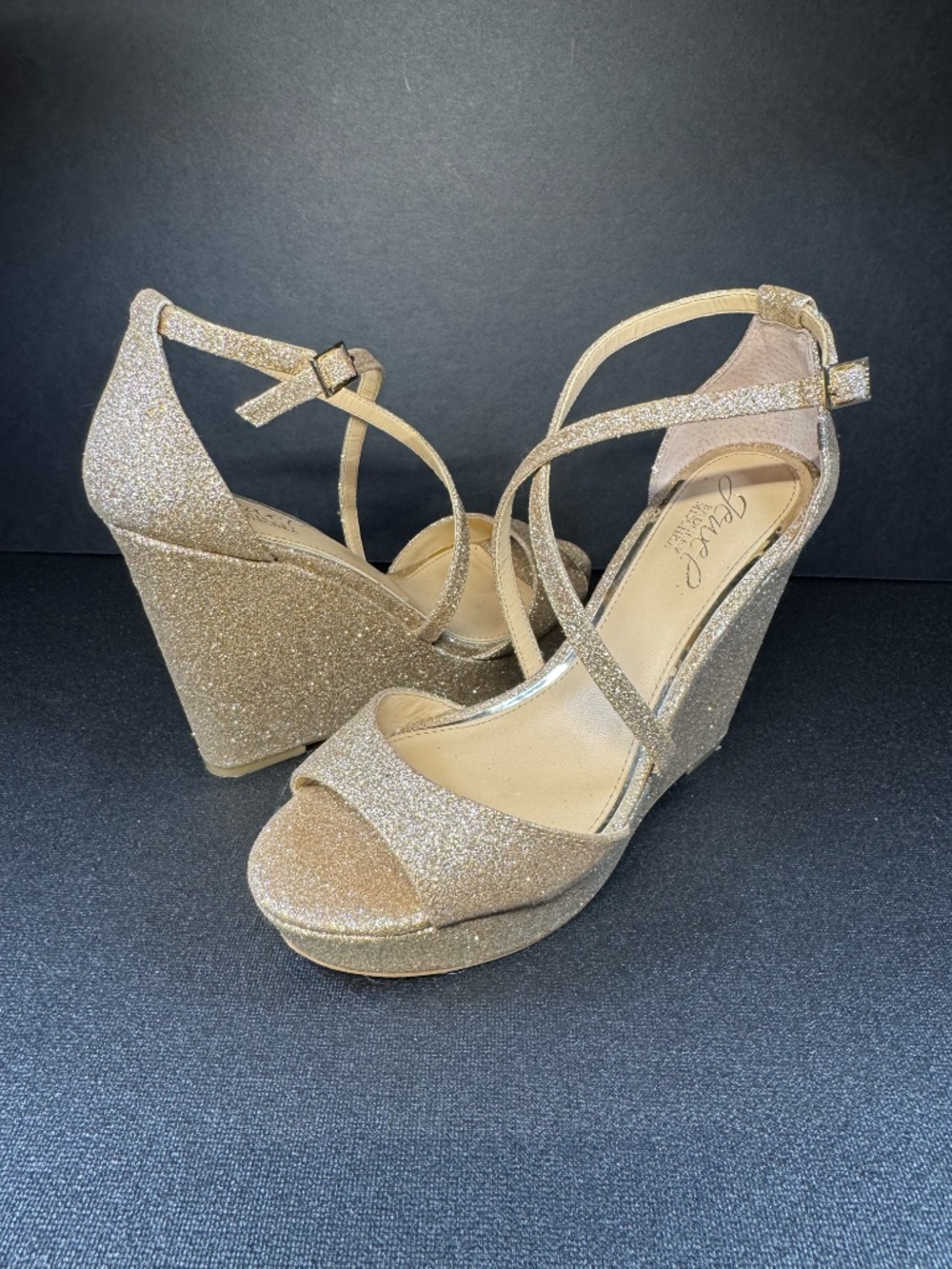 Jewel Badgley Mischka Gold Glitter Wedge Sandals Size 7 Wedding Prom Formal